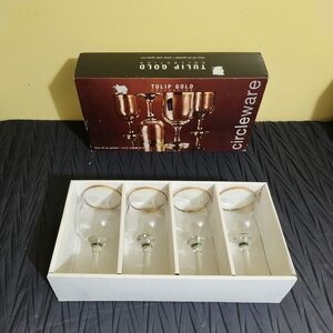Circleware Tulip Gold Wine Glass Set